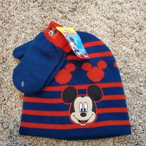 NWT Mickey Mouse 2 Piece Hat Glove Set